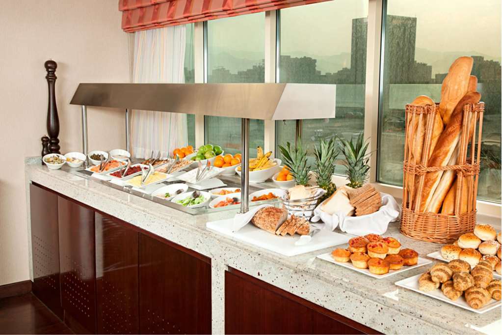 Doubletree By Hilton Ras Al Khaimah Restaurant photo